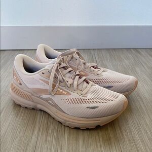 LIKE NEW Brooks ‘Adrenaline GTS 23’ Running Shoe in Crystal Grey/ Villa/ White